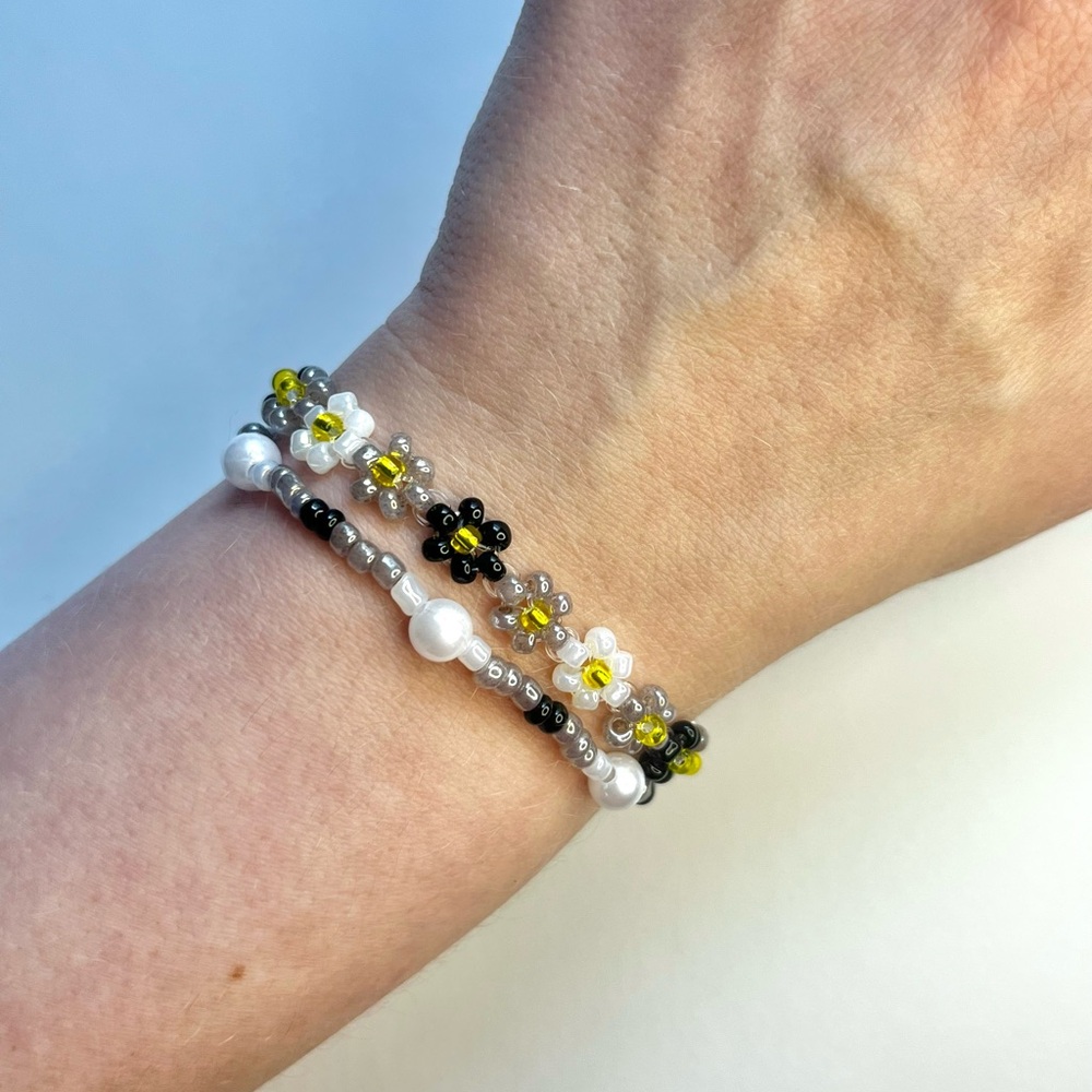 Grayscale Floral Beaded Bracelet Set - Black, White, Pearl